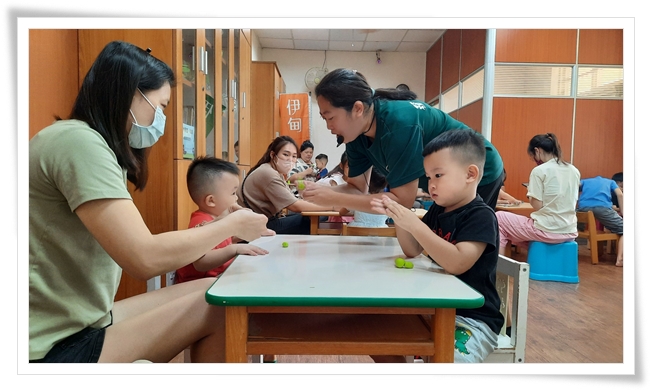 陪孩子遊戲與創作的過程中，幫助家長了解孩子