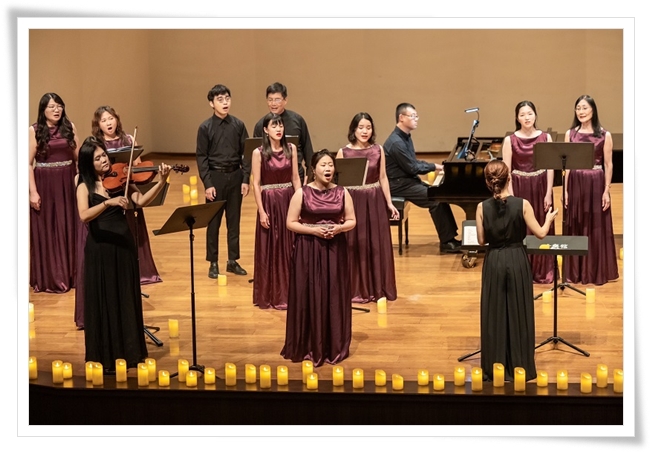 天生歌手合唱團帶來精彩表演