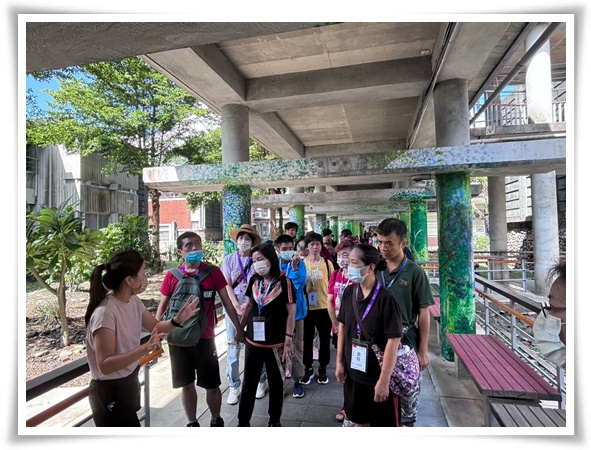 為提供服務對象更多元的老後照顧，伊甸淡水中正小作舉辦親子旅遊，特別參訪宜蘭教養院。