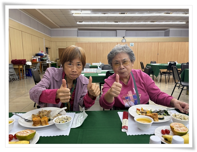 長輩們現場開心享用美味又營養的餐點