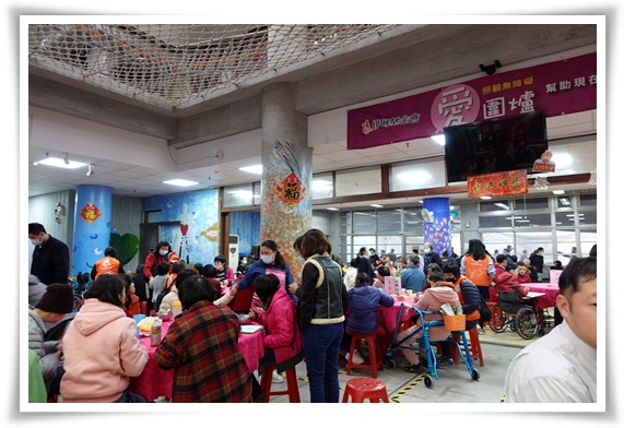 伊甸宜蘭教養院舉辦圍爐活動，讓無法返家的住民也能感受新年熱鬧的氣氛。