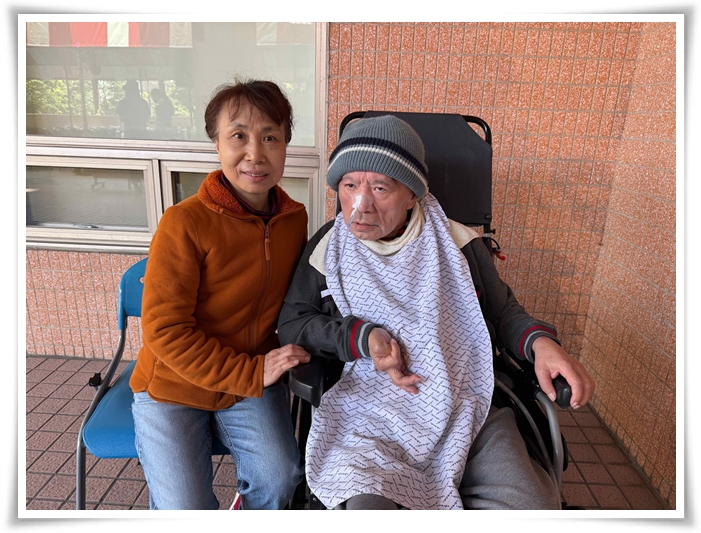 住民華文的妻子，感謝愛德多年來的照顧，讓家人們十分安心