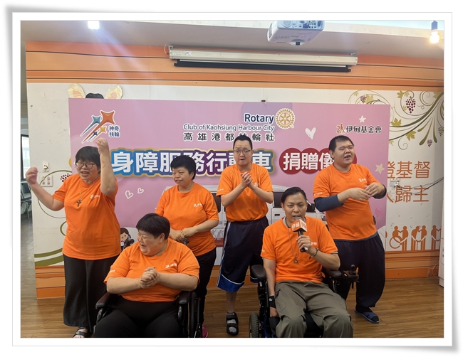 溫馨家園身障青年唱出感謝有您