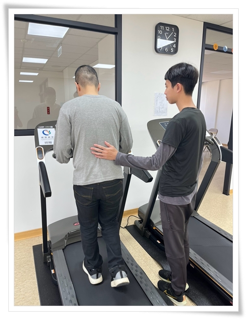 小作所學員使用新跑步機訓練身體協調