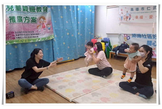 0至1歲寶寶課程,以輕柔的搖擺、伸展、觸摸遊戲為主