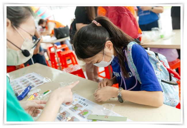 小朋友發揮創意，DIY粽子吊飾