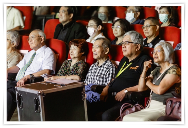 伊甸基金會董事團隊現身支持，為視障音樂家喝采