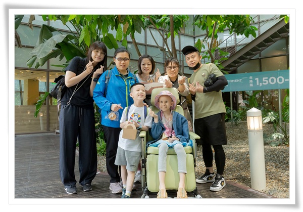 伊甸為小綺的圓夢憩旅安排隨行攝影與影片紀錄，留下珍貴的畫面與美好回憶。