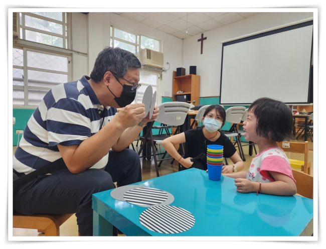 利用教材,引起孩子興趣,以進行視覺搜尋訓練