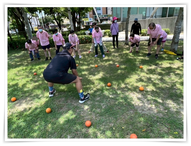比賽前學習暖身技巧,伊甸香柏樹齊心展現TEAM精神!