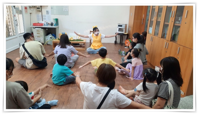 以旗山在地特產香蕉做為主題，帶領孩子用五感感受