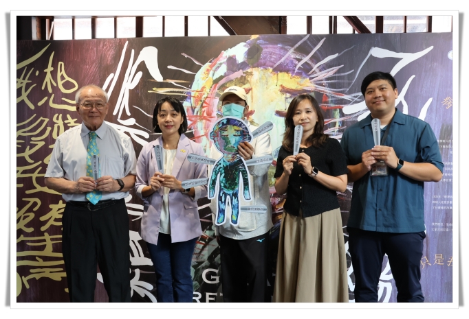 記者會開幕儀式，伊甸常務董事董倫賢(左一)、時代力量黨主席王婉諭(左二)、台北市社會局專委楊雅茹(右二)、台北市衛生局執行祕書楊明書(右一)等貴賓，一同到場支持。