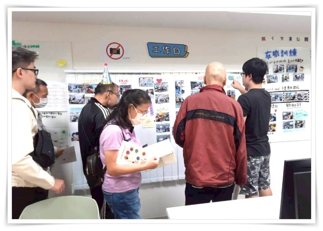 導覽關卡，讓來賓了解心泉之家如何運作