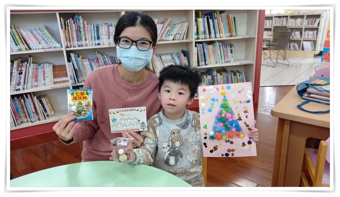 親子一同動手製作迷你耶誕樹