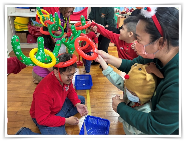 東港早療中心慢飛天使進行一場別開生面的聖誕節慶祝活動