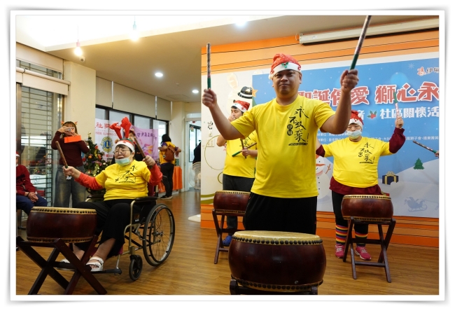 身障青年表演太鼓，展現自信神采