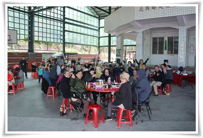 伊甸宜蘭茂安社區長照機構陪伴偏鄉長輩愛圍爐。