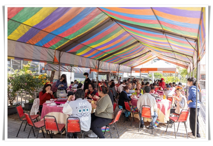 伊甸南投愛圍爐陪長輩們提前過新年