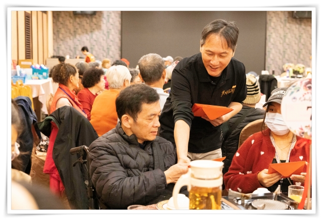 伊甸副執行長洪宏錡發紅包