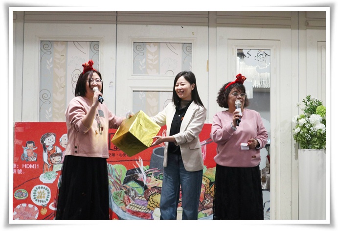 伊甸副執行長鄒聖盈(左二)來到現場親自抽獎。