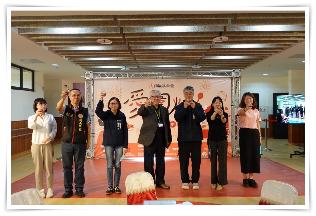 高雄市政府李懷仁副市長及社會局蔡宛芬局長到場致意