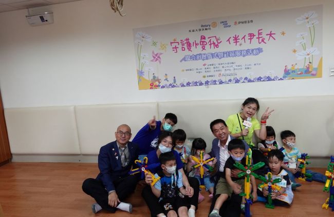 慢飛天使們和扶輪社友共築希望花園