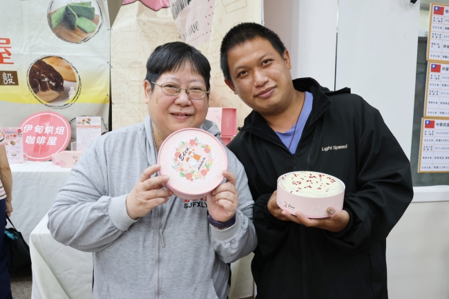 9年前成功轉銜至一般職場的小光，今天特別回伊甸娘家分享