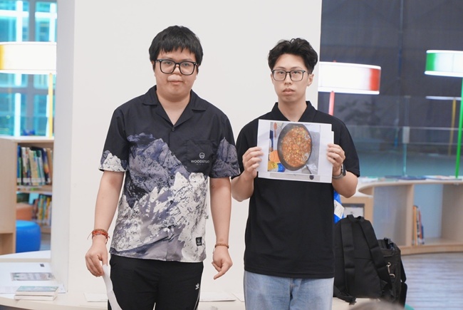 伊甸公益大使海裕芬特別到場，與創作者交流互動，號召民眾到桃園總圖二樓藝術廊，參觀《光從心底升起》聯展。