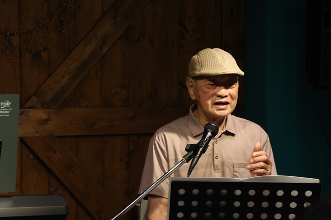 85歲的勝德阿伯經歷人生大風大浪，首次嘗試說出自己的故事。
