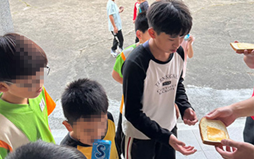 捐款支持倒「暑」食刻 孩子不挨餓