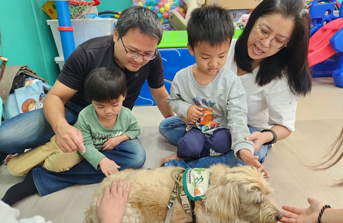 「毛」老師來上課  慢飛天使找回笑容