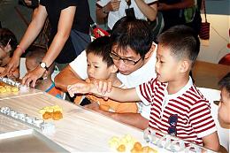 早療走出戶外 親子同樂做鳳梨酥