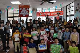 冠軍建材綠概念館送暖 化身聖誕老公公