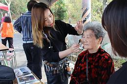 【影音新聞】長輩妝水水拍全家福 全家留下美好回憶真幸福