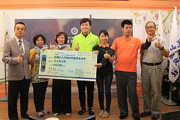 溫馨迎冬至 扶輪社友教身障青年搓湯圓