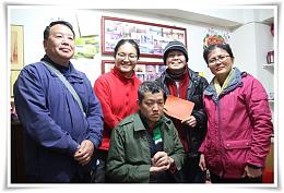 住民遠征53公里返家 與獨居母親享「溫馨團圓夢」