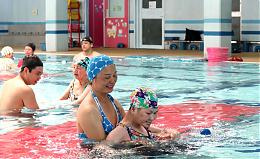 泳不放棄！新竹啟照中心帶身障朋友體驗游泳趣