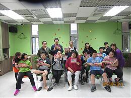 頭前庄日照學員製作拼布框 母親節表達情意