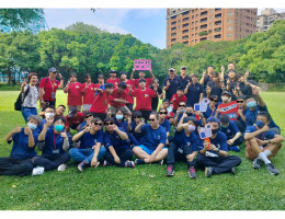 吉輔攜手課輔班學童當志工 陪身障學員練習樂樂棒球