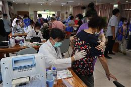 快閃診療室現身伊甸頭城 偏鄉義診挺在地安老