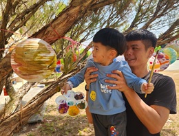 彩繪燈籠慶元宵 旗山慢飛天使變身大藝術家