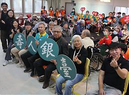 臺銀人壽力挺伊甸愛圍爐 走進興隆照顧中心陪身障朋友迎新年