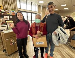 麗明營造送暖 陪伴長輩圍爐迎新年