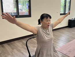 視障朋友學嬋柔 身體好放鬆