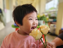 伊甸慢飛天使捻花惹草 打開五感體驗生活