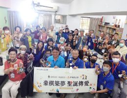 圈起愛與溫暖 豪棋建設伴伊甸長輩手作聖誕花圈