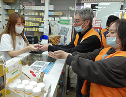 父女三峽國光身障日照相伴共學  帶頭「皂」訪鄰居提前報佳音