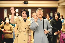 失智長輩圍爐走伸展台 伊甸愛圍爐「夢幻職人秀」助圓夢