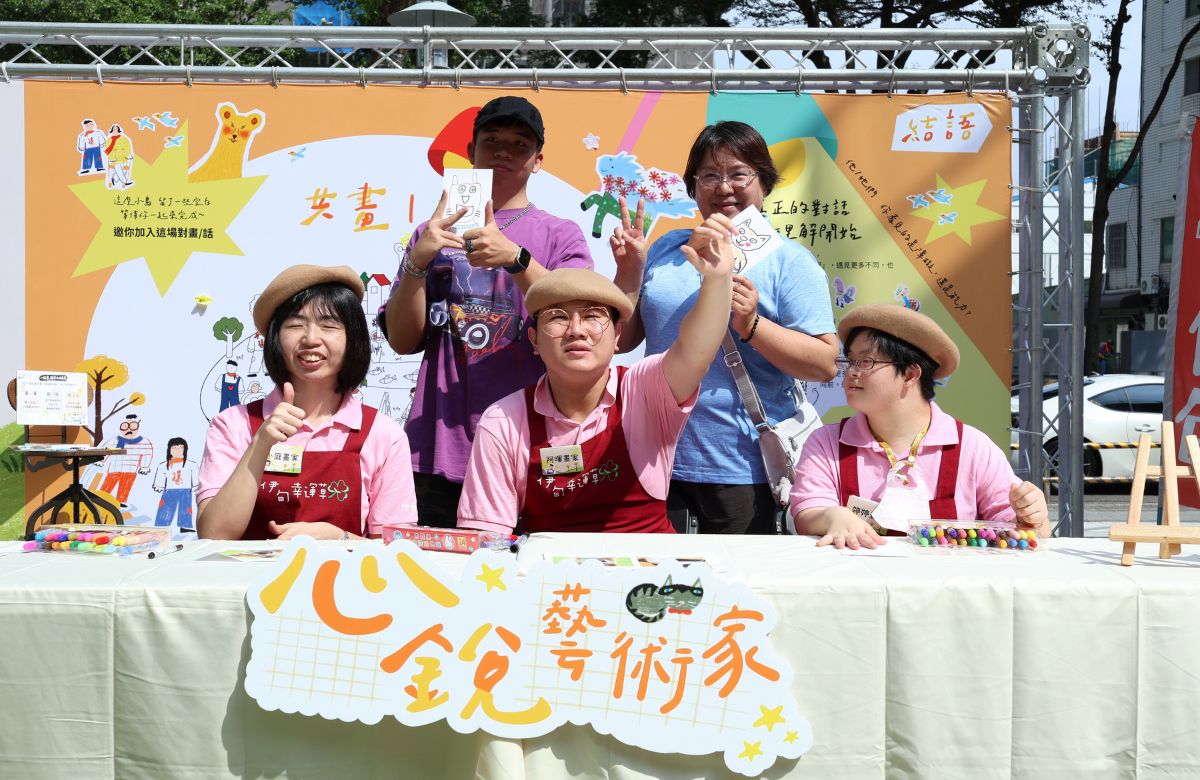 從對畫開啟對話　身障朋友化身「一日畫家」