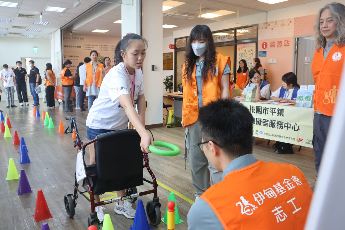 桃市社會局攜手伊甸　桃園南區輔具中心舉辦行動輔具體驗展